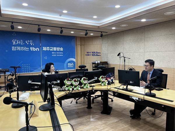 翻翻策略 驻济州领事馆创办交通广播节目宣介中国文化 促进民心相通