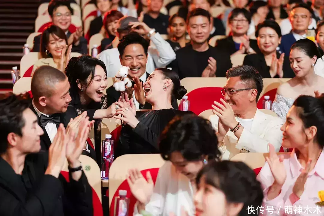 盈通配资 32岁杨紫和53岁吴越同框，一个流量脸一个演员脸，细节显出差别